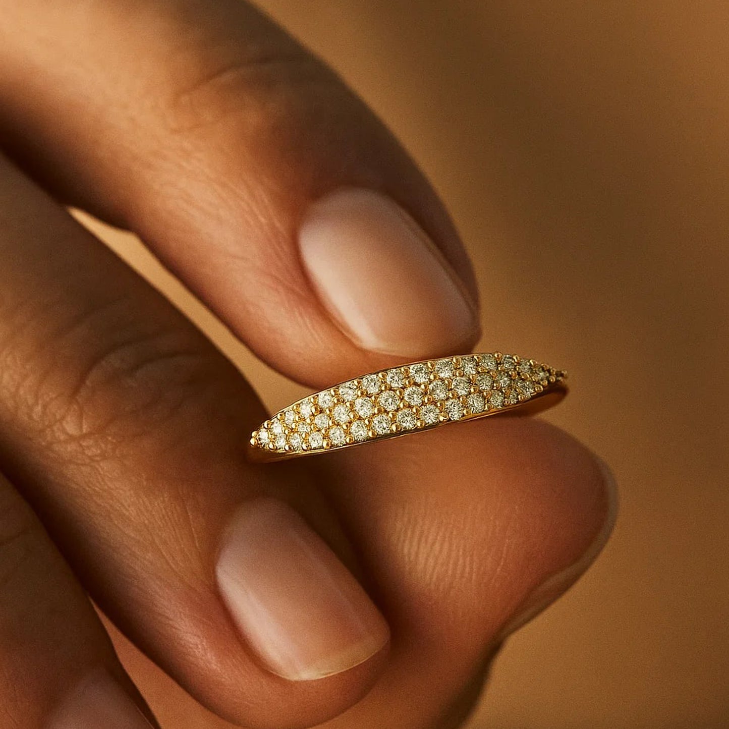 1.50 CT Round Pavé Diamond Band In 18K Gold - Diiro Elegant Stacking Ring"