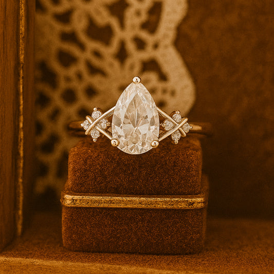 Wedding Band Ring Luxury Pear Cut Diamonds Sparkling Side Stones Rings