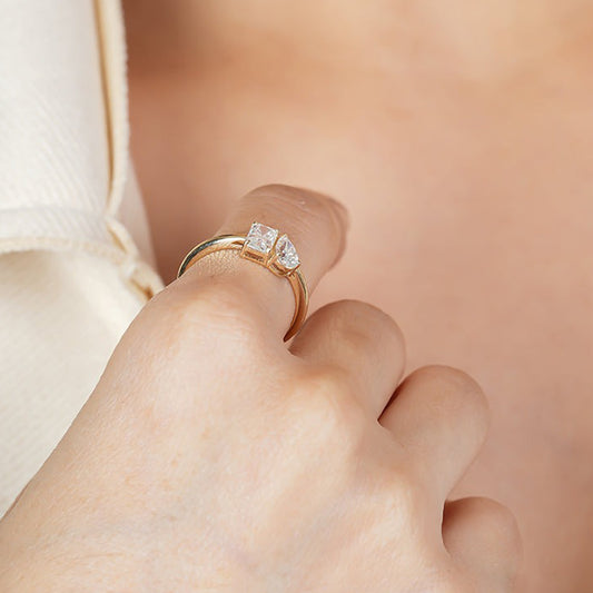 Elegant Moissanite Engagement Ring Featuring Square Setting, Ribbed Band, And VVS1 Clarity Colorless Stone