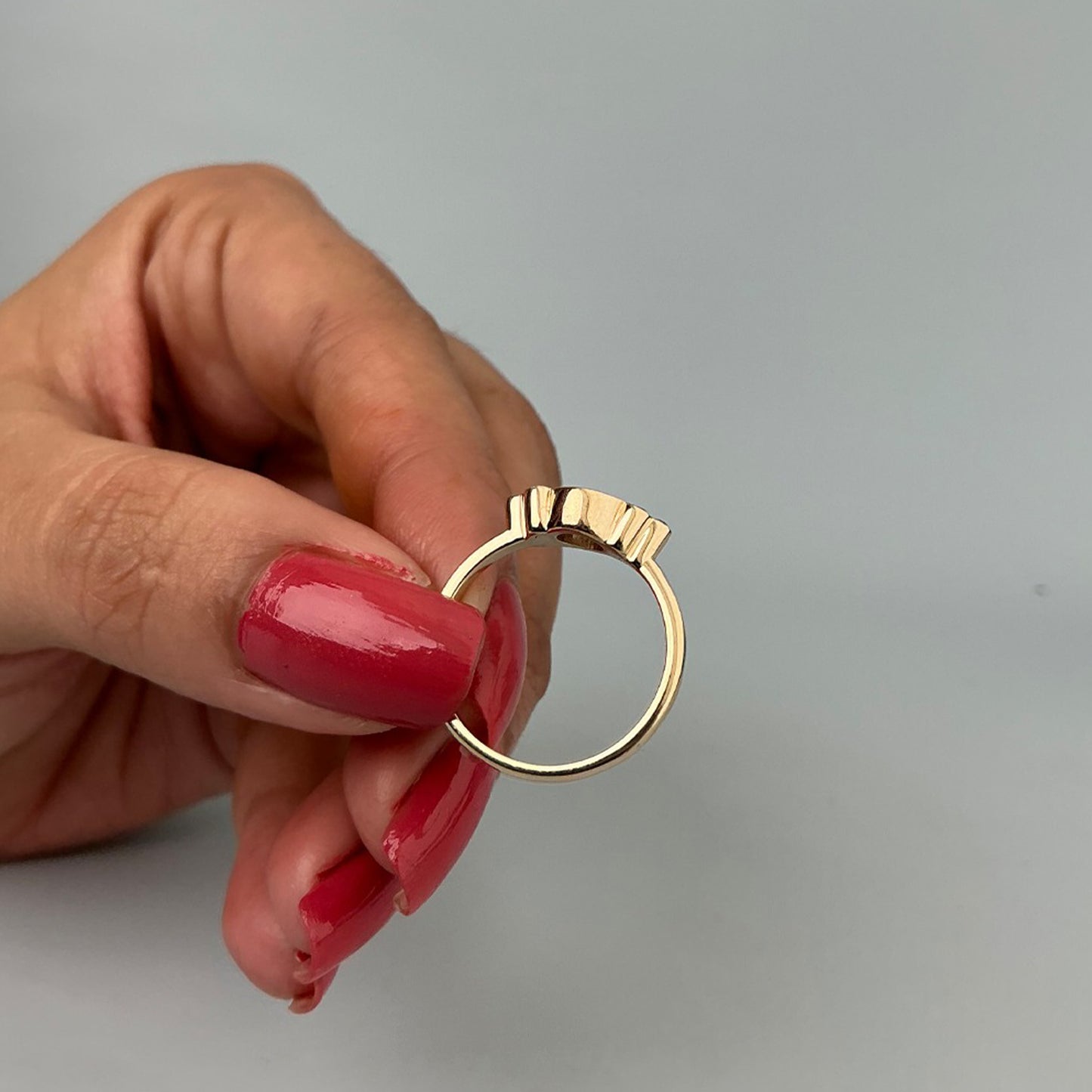 Colorless VVS1 Moissanite Engagement Ring Featuring Square Prongs And Distinctive Ribbed Design