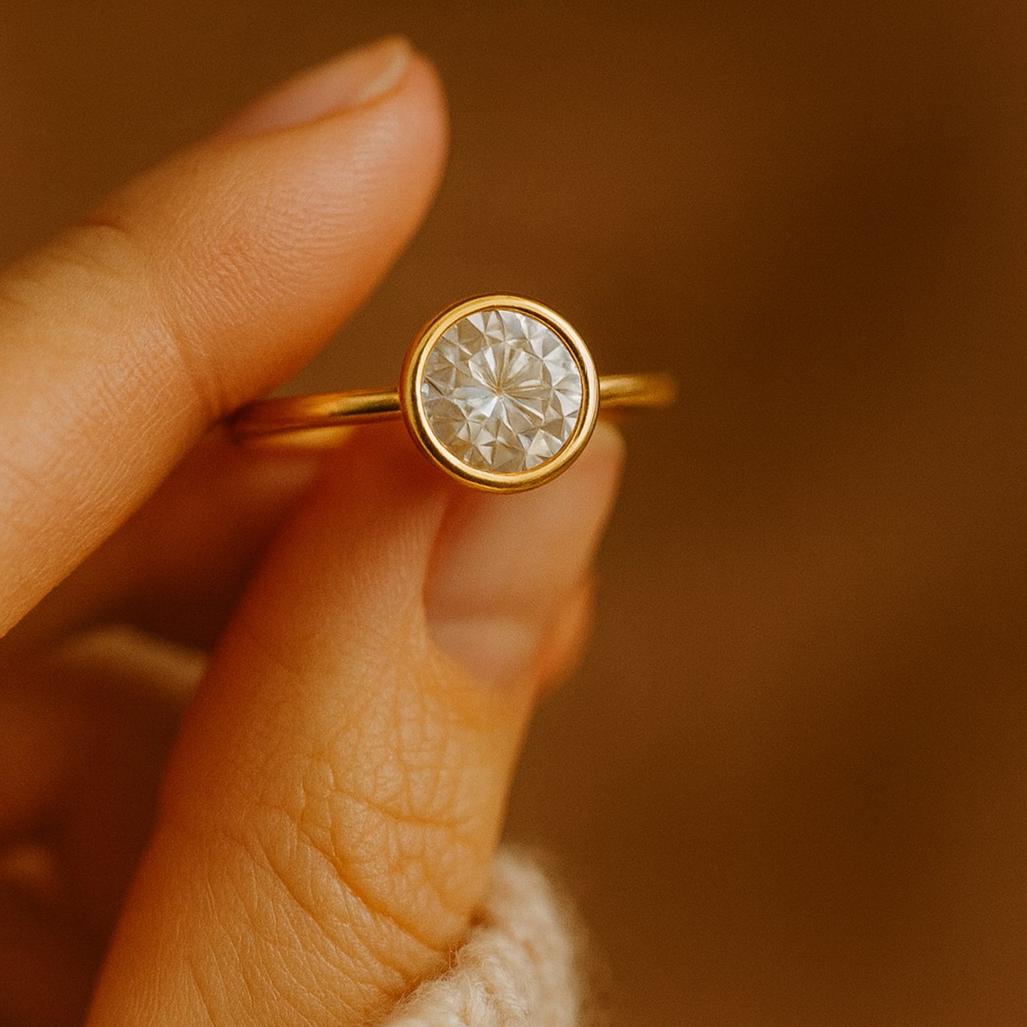 Women's Engagement Rings Round Cut Diamond 10K Gold Bezel Setting Ring