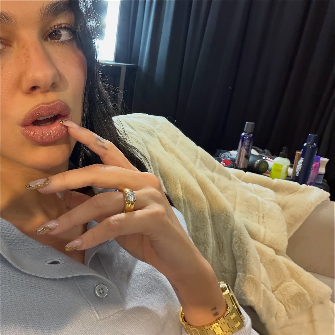 Dua Lipa Engagement Ring - Diamond Shape & Setting