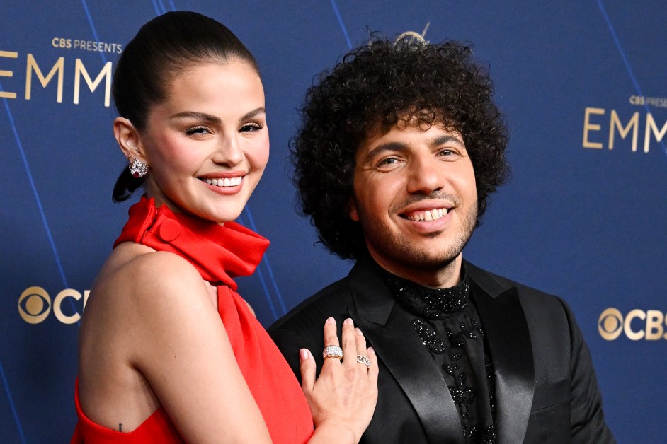 selena gomez engagement ring