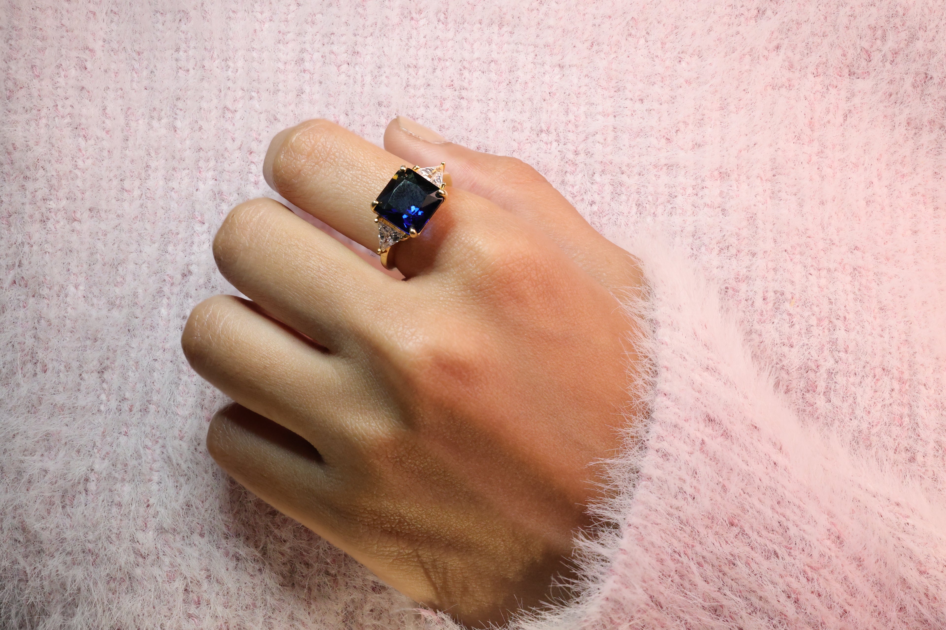 Three Stone Diamond Sapphire Ring 4 Round Prong Setting Yellow Gold.
