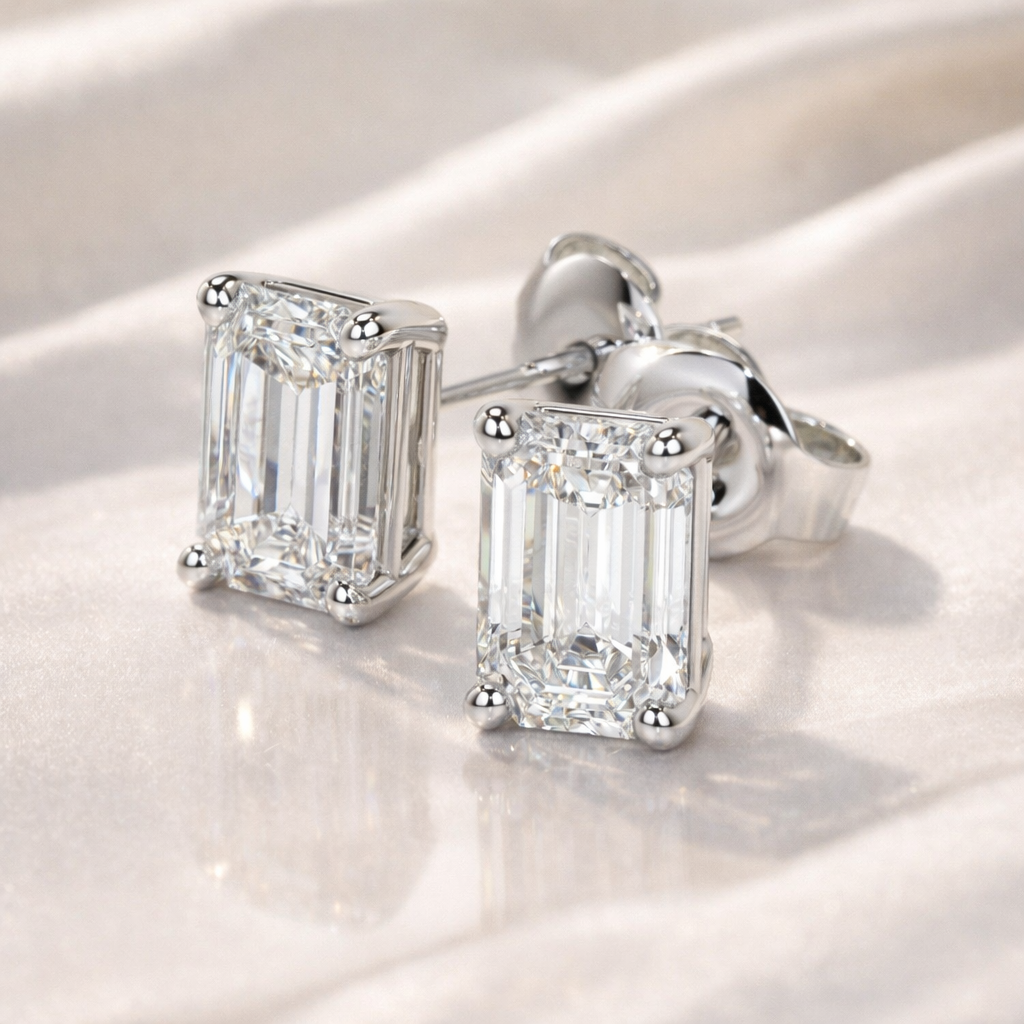 2 Carat Round Diamond Earrings In Gold
