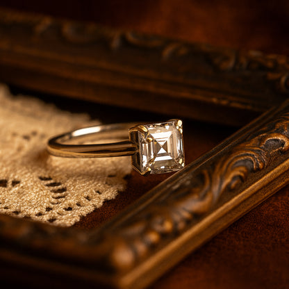 Classic Asscher Cut VVS1 Moissanite Diamond Alternative Ring, Perfect For Engagements And Special Occasions.