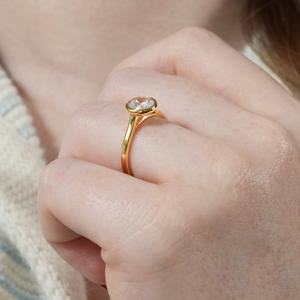 Classic Round Cut Diamond Ring With A Polished And Timeless Band.
