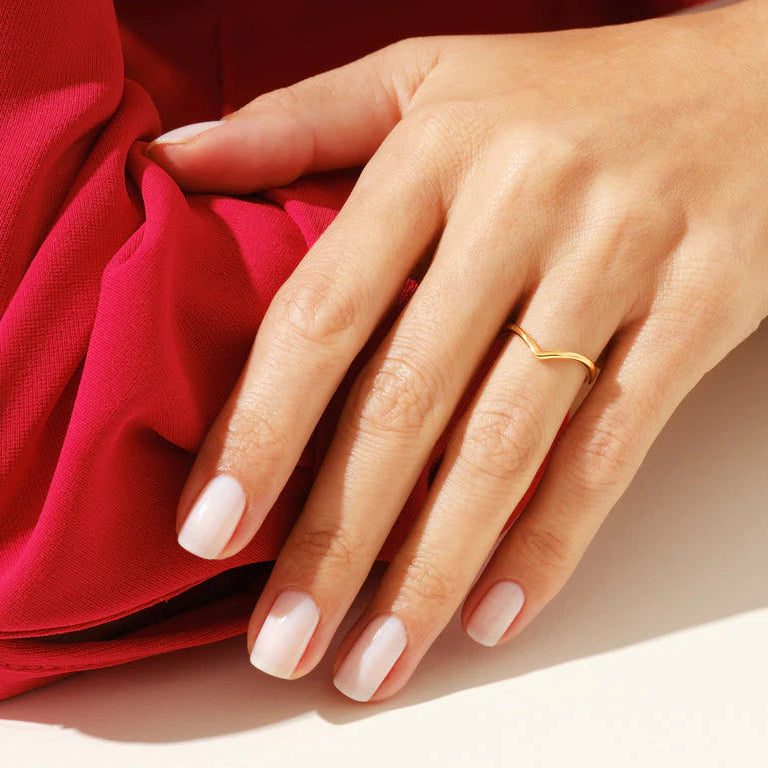 Round cut solitaire ring in yellow gold bridal set
