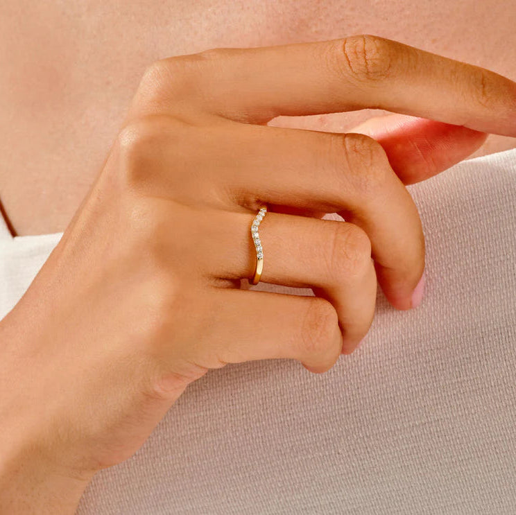 White gold V shaped wedding band with diamond ring
