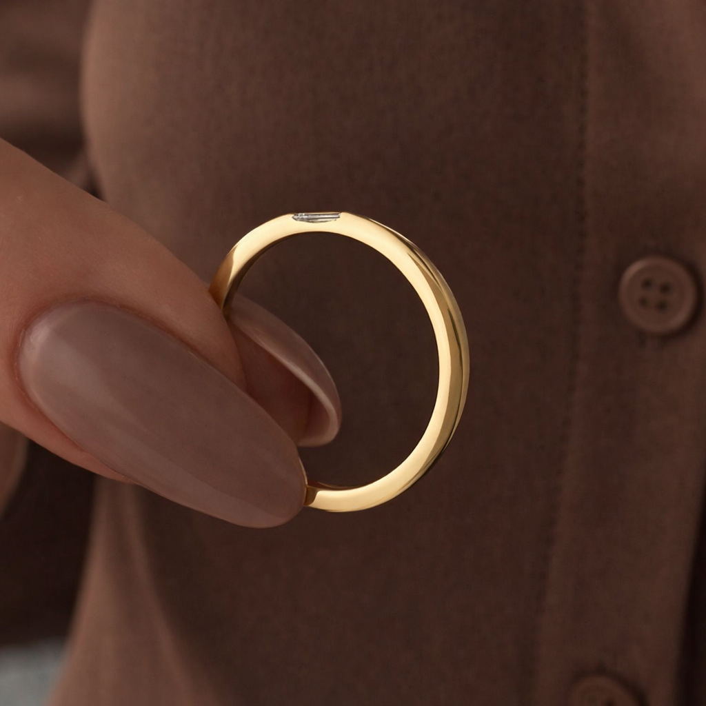 Elegant Single Baguette Cut Stone Wedding Band For Women
