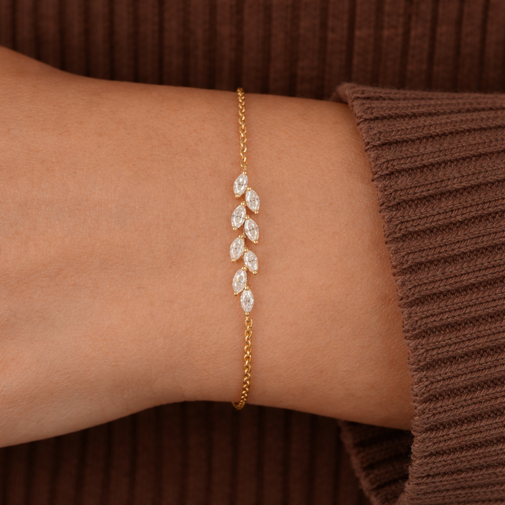 Diamond marquise bracelet with floral look
