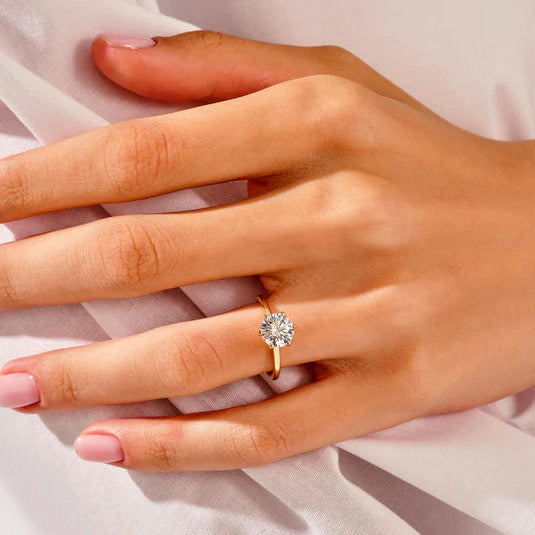 Luxury solitaire engagement ring and band set