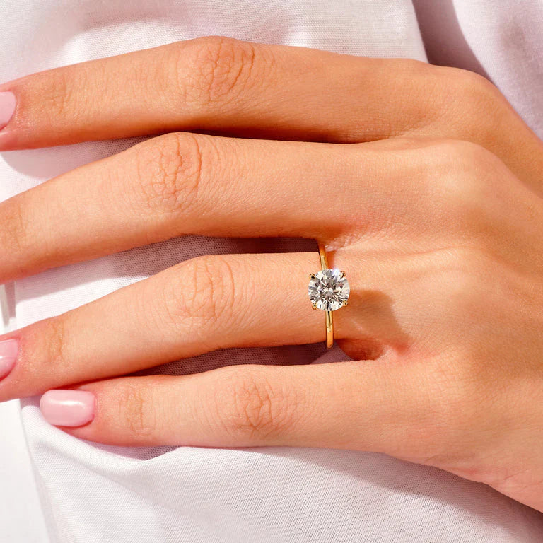 Classic solitaire bridal set for women
