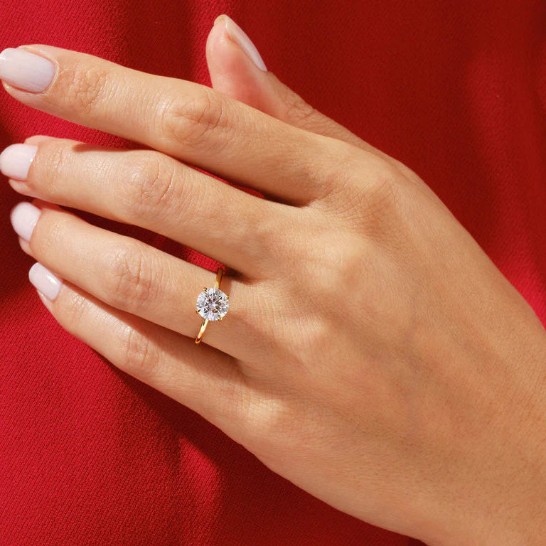 Solitaire engagement ring paired with V shaped diamond band
