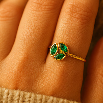 18K Gold Bezel-Set Green Diamond Leaf Ring - Luxury Nature Inspired Jewelry Worldwide Shipping