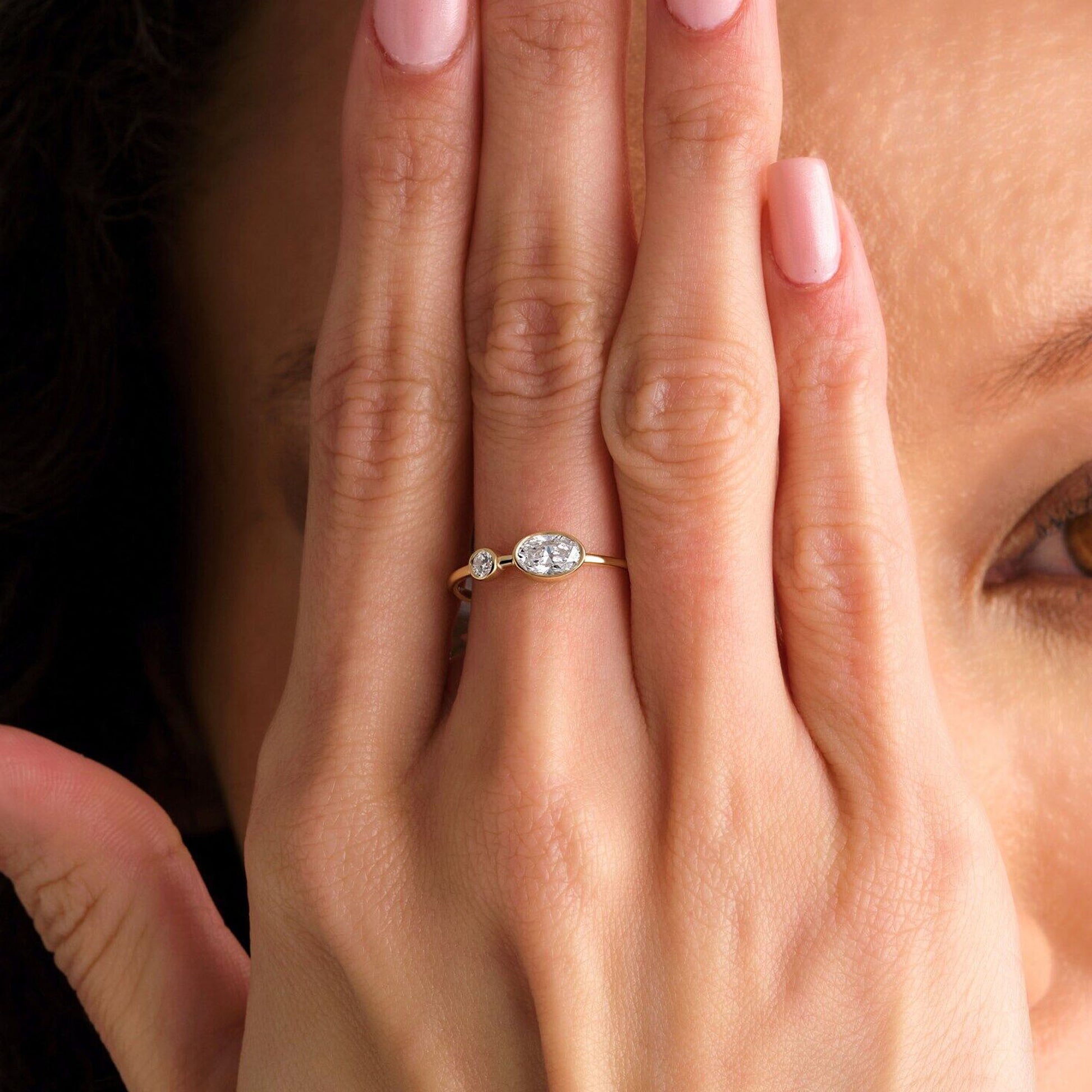 Female Engagement Rings Dainty Oval & Round Moissanite Diamond Ring
