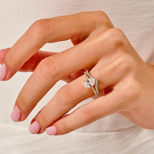 Four claw prong oval diamond engagement ring set
