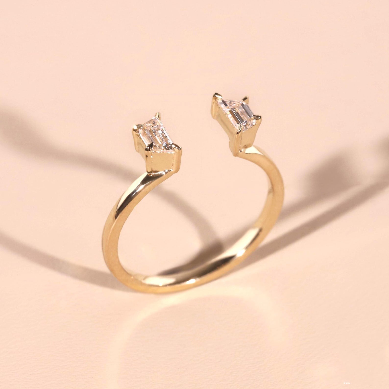 Yellow Gold Wedding Band Trapezoid Cut Two Side Each Other Open Ring.