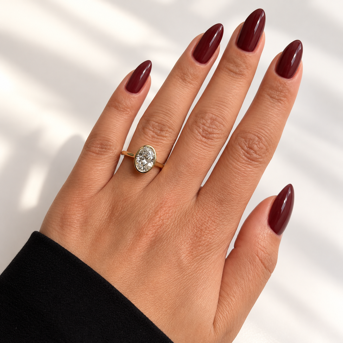 Oval cut diamond center stone in a yellow gold bezel setting

Image 4 thi 7 ma hand/finger dekhay che, pan alt text ma fakt ring/stone j la