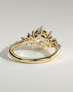 Diiro Round Cut Engagement Ring With Side Stones And 6 Prong Claw Setting