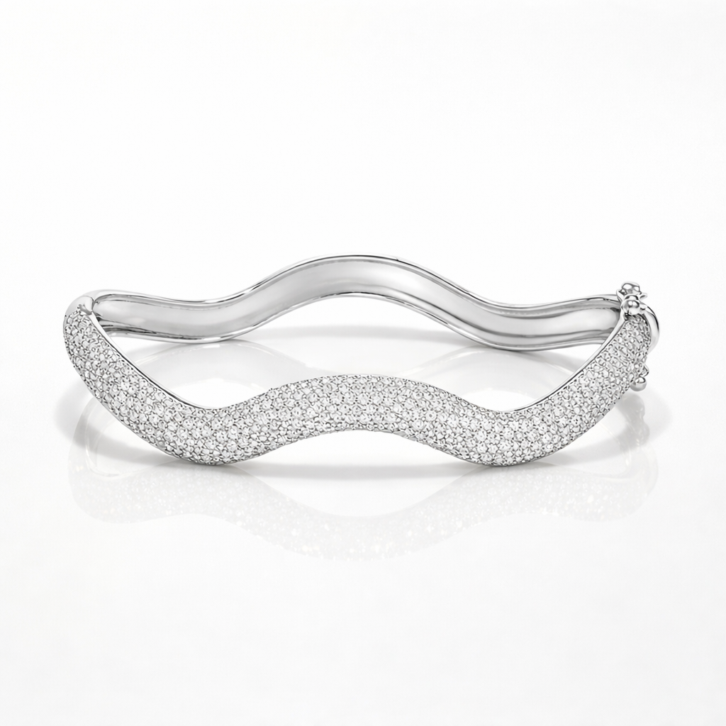 Round cut diamond wavy bracelet style
