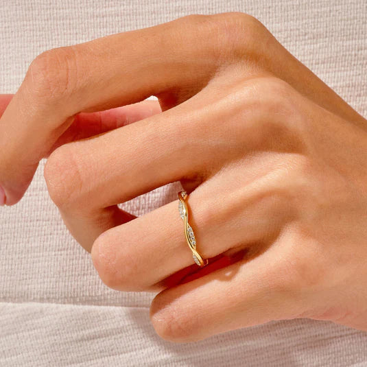 Twisted wedding band paired with solitaire ring
