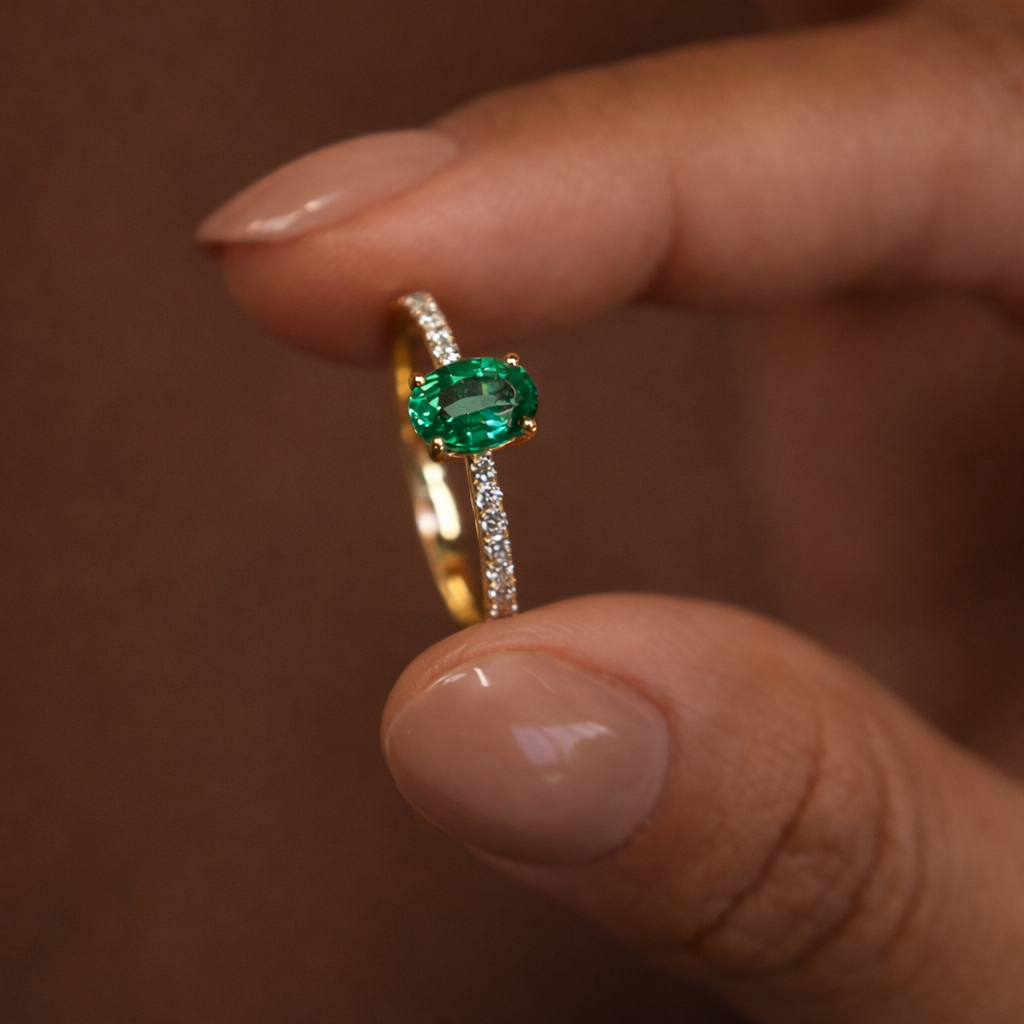 Oval Emerald Ring With 4 Claw Prong Setting

