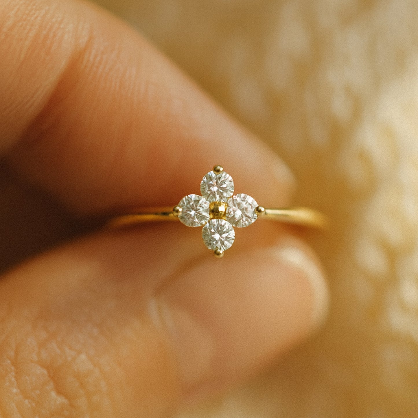 Leaf Ring for Women Dainty Lucky Ring Simple Minimalist Stackable Rings for Mother/Wife Birthday 
