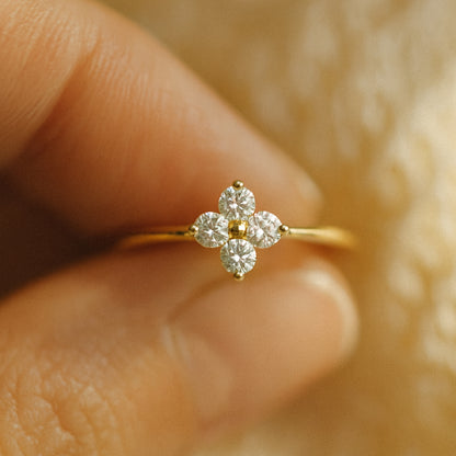 Leaf Ring for Women Dainty Lucky Ring Simple Minimalist Stackable Rings for Mother/Wife Birthday 
