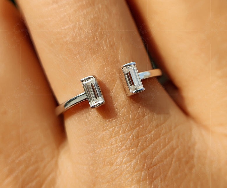 Diiro Open Wedding Band With Modern Gap Design