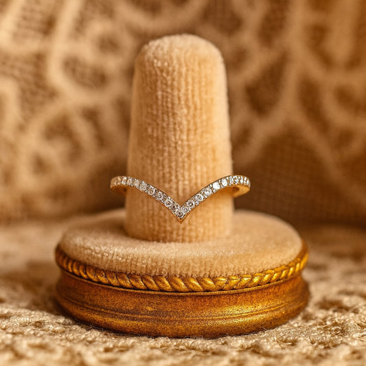 1.5ct Round Cut Moissanite Chevron V Shaped Curved Wedding Band Pave Setting In Gold VVS1
