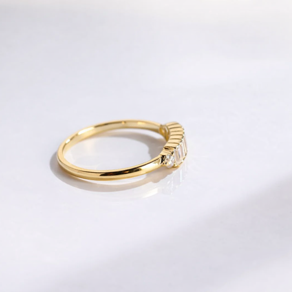 Elegant Baguette And Round Cut Diamond Wedding Band
