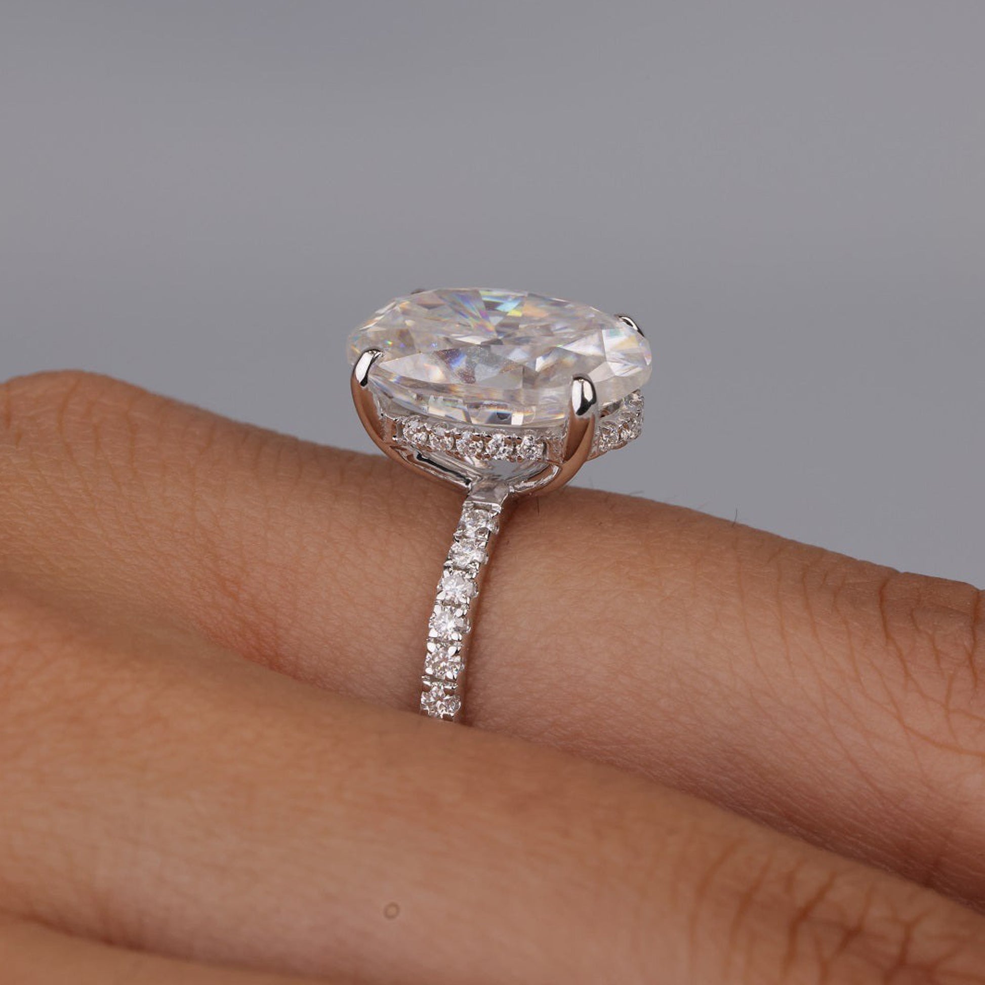Oval Cut Moissanite Ring, 1ct Halo Gold Engagement Fine Jewelry With Sparkle