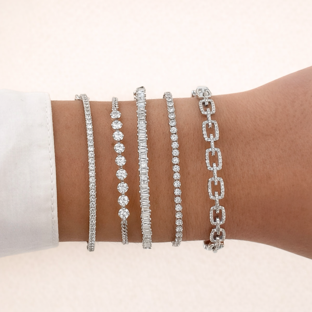 Moissanite chain link bracelet in gold
