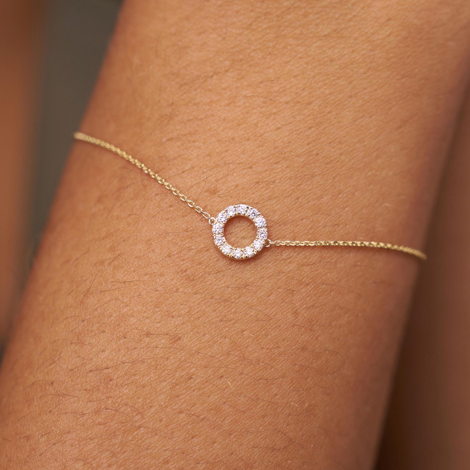 Women’s Paperclip Chain Bracelet With Timeless Look
