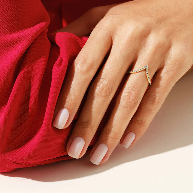Lab grown diamond V shaped bridal ring set
