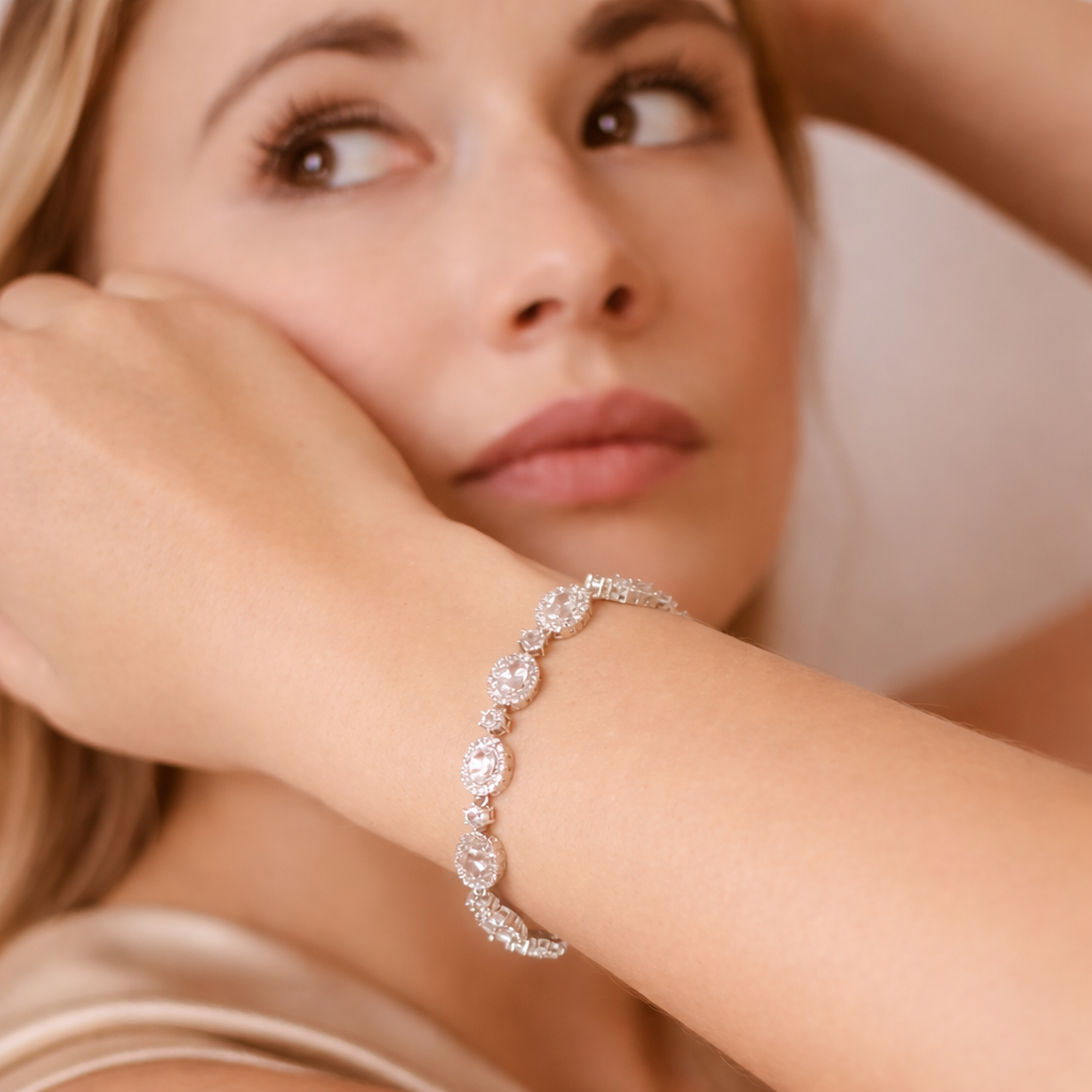 Diamond Halo Bracelet With Oval And Round Cut In White Gold
