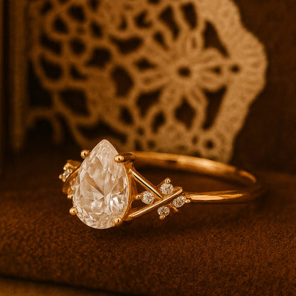 Wedding Band Ring Luxury Pear Cut Diamonds Sparkling Side Stones Rings