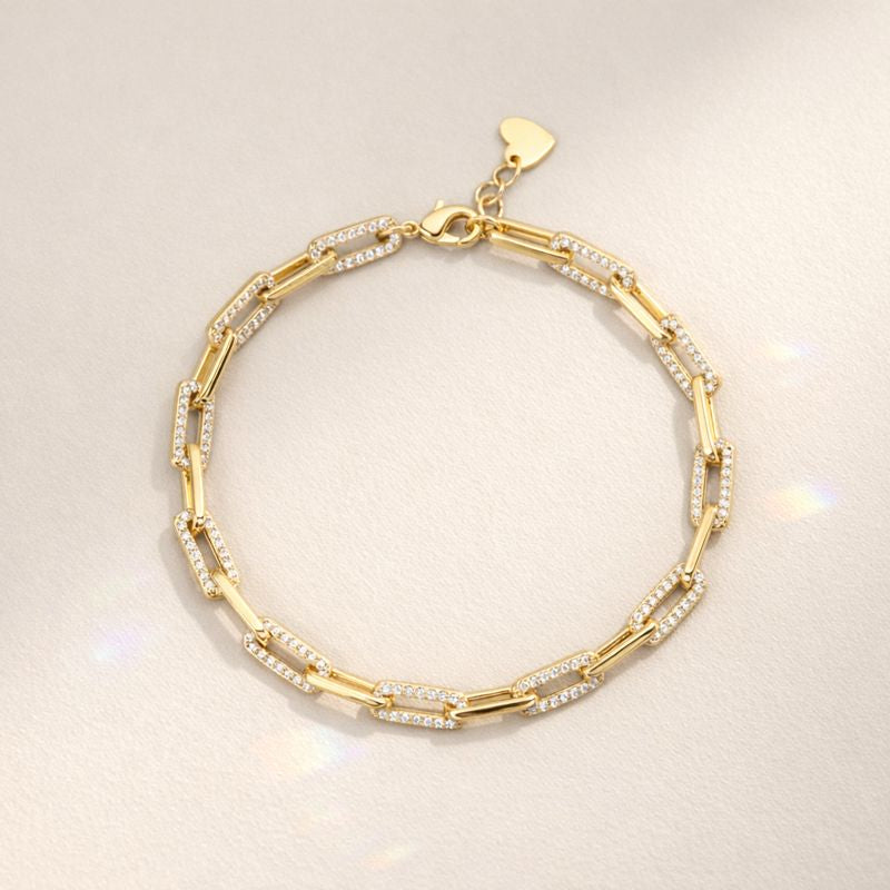 Elegant Paperclip Chain Bracelet With Modern Design