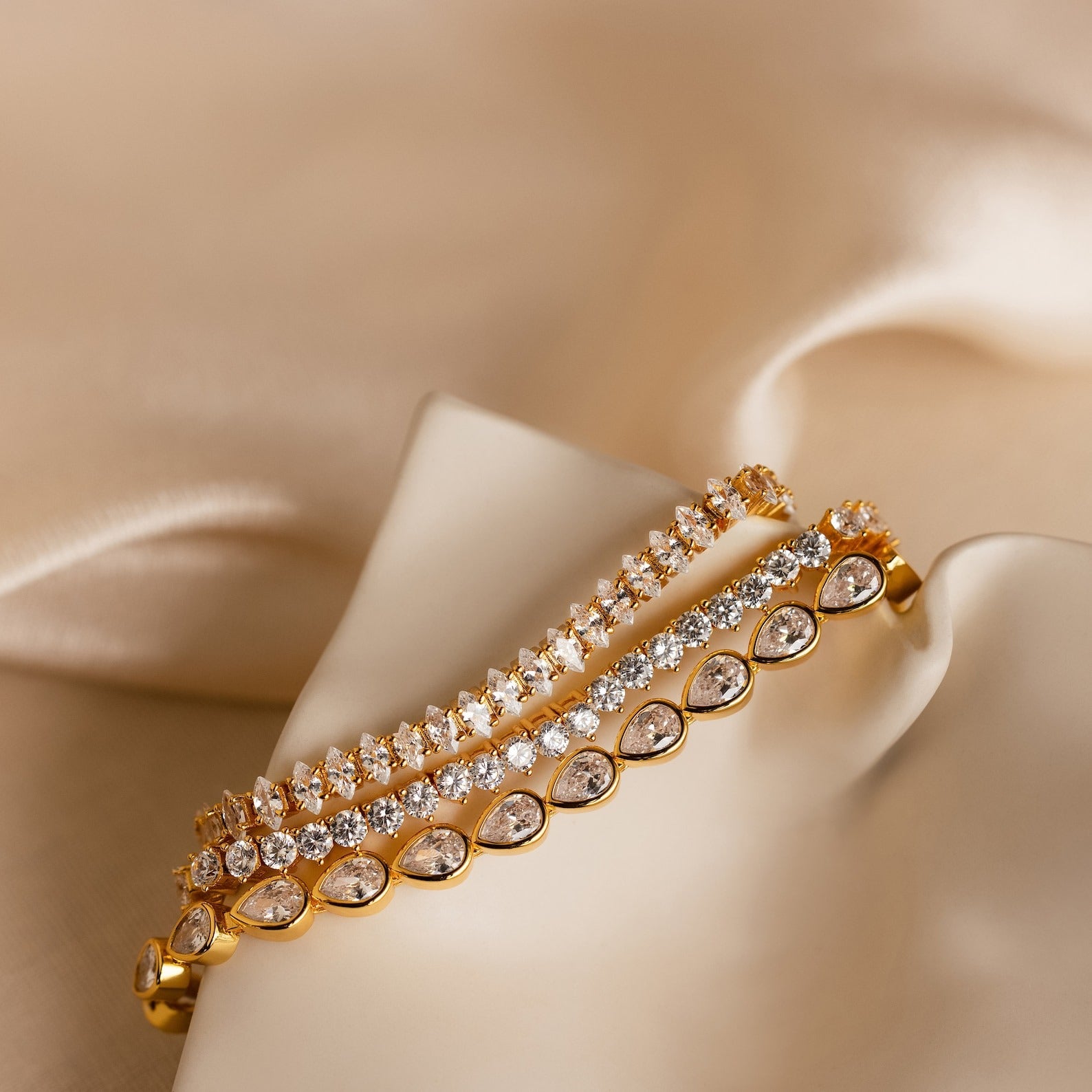Classic Tennis Bracelet Diamond With Bezel Setting
