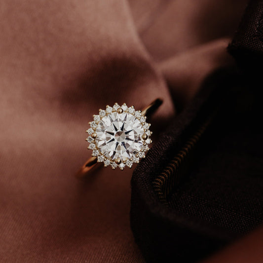 Promise Ring in 14K gold with round diamond & starburst halo on a thin band. Diiro’s USA-best fine jewelry for engagements, anniversaries & special gifts.